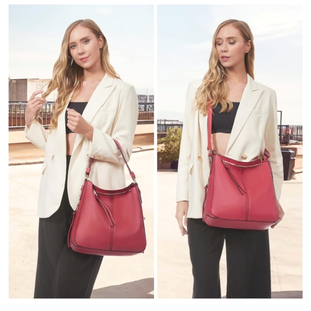 new PURSE pocketbook BRAND NEW with gold hardware REALER  CROSSBODY 13"×18" RED